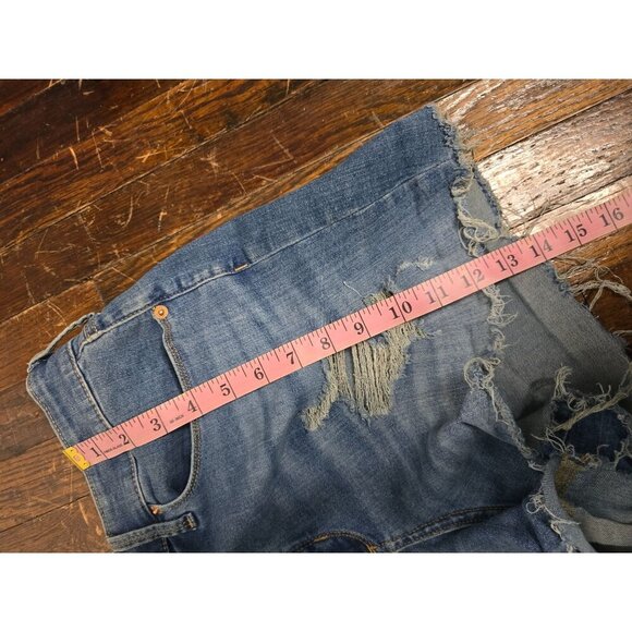 Universal Thread Blue Denim Distressed Mom Shorts 16/33 - Picture 6 of 7